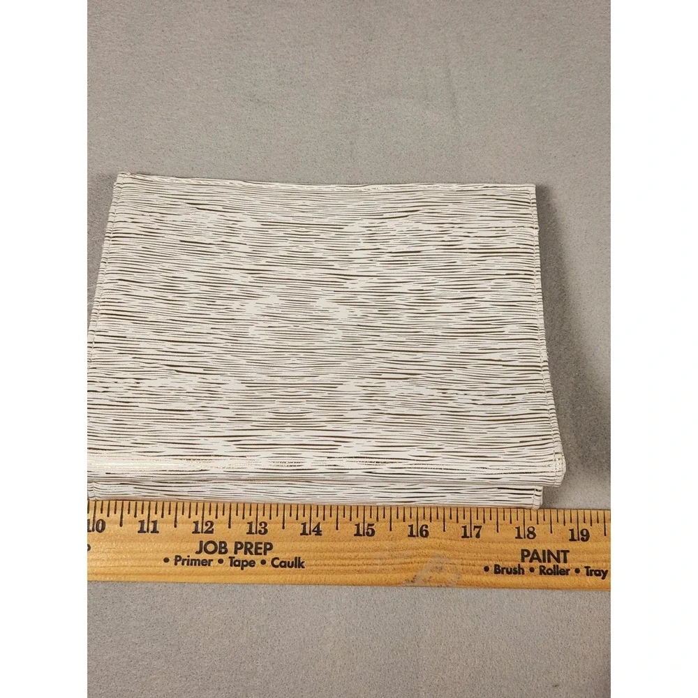 Yves Saint Laurent YSL Beaute White Gold Synthetic Makeup Bag Snap Closure